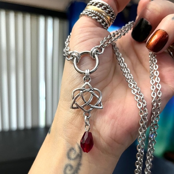 Double chain necklace celtic heart knot & dangly red crystal goth boho silver - Picture 9 of 11